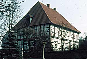 Das Pfarrhaus von Westen