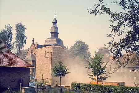 Die alte Schule w&auml;hred des Abbruchs