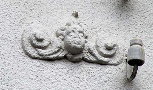 Engel am Haus Braker Mitte 34